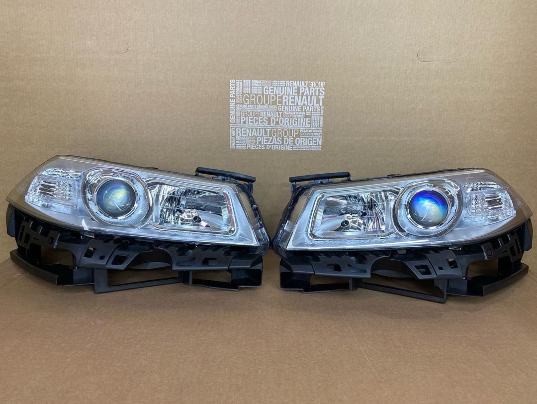 DEPO Xenon left + right for Renault Megane II headlight 02-10 1 DEPO Xenon left + right for Renault Megane II headlight 02-10