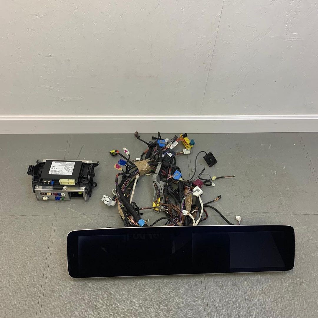 Mercedes E-Class W213 Command Headunit Carplay / Android Auto Activation 1 Mercedes E-Class W213 Command Headunit Carplay / Android Auto Activation